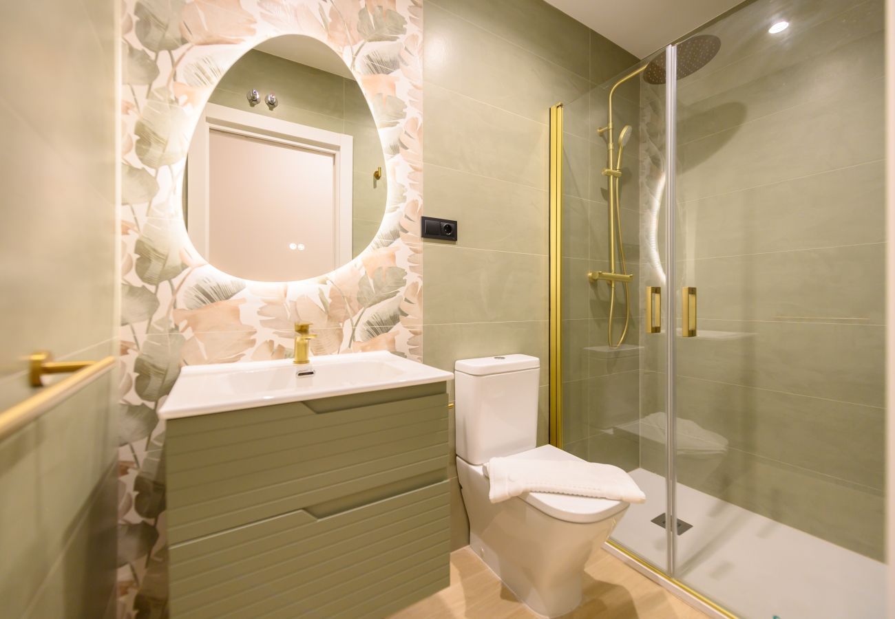 Apartamento en Madrid - M (AGU230)Tu hogar en la ciudad: piso de 3 habita