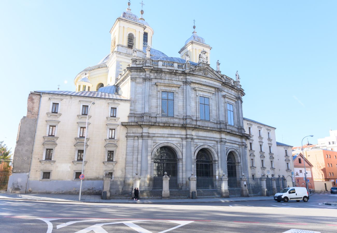 Apartamento en Madrid - M (AGU230)Tu hogar en la ciudad: piso de 3 habita