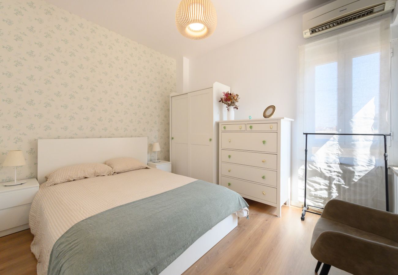Apartamento en Madrid - M (ORE83)  Piso en Madrid_ 2 dormitorios y terraza