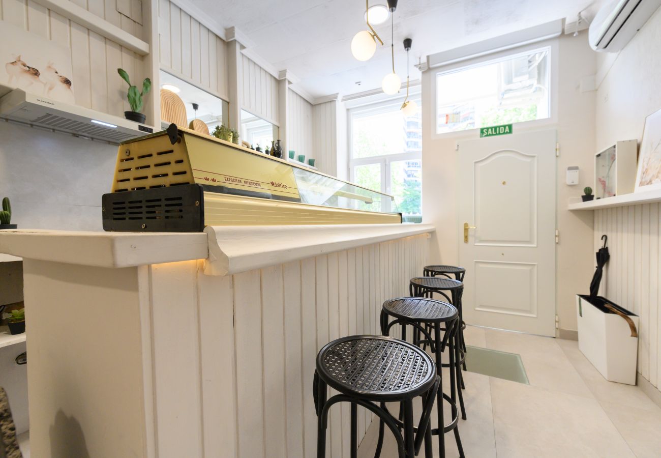 Apartamento en Madrid - M (VDB4)Apartamento con Estilo Único y Barra-Bar e