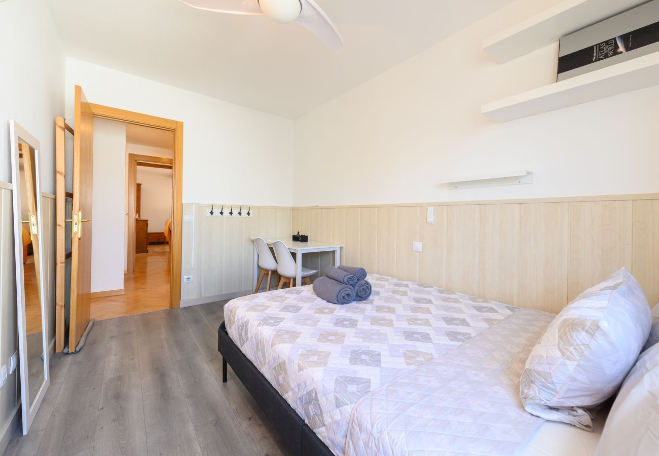 Apartamento en Madrid - M (GAV35)Piso Familiar con Terraza y Piscina en Ur