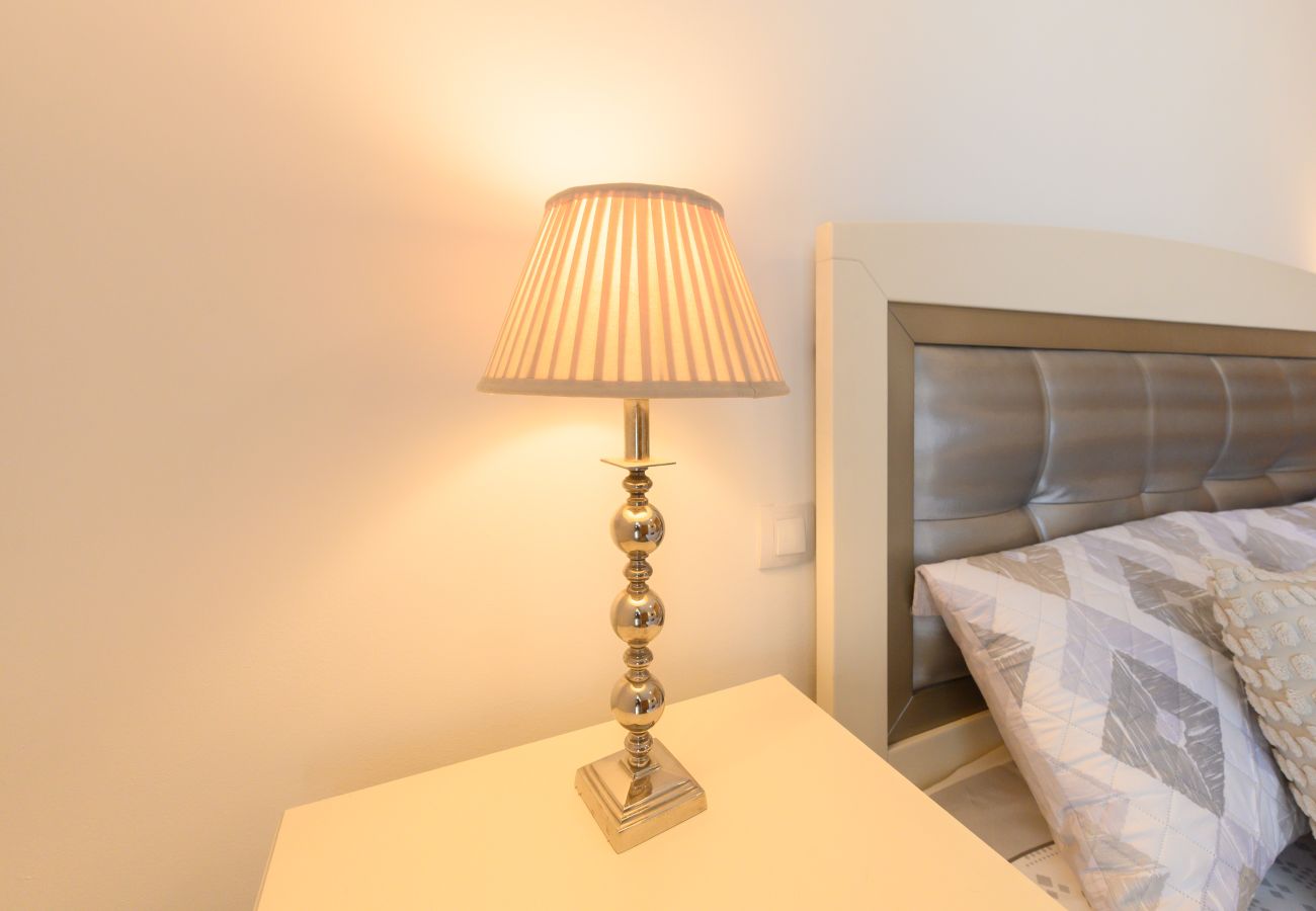 Apartamento en Madrid - M (GAV35)Piso Familiar con Terraza y Piscina en Ur