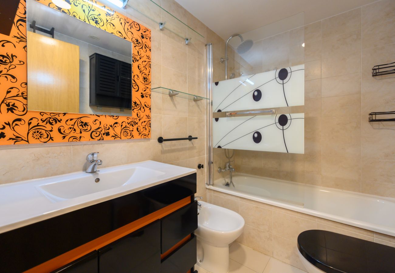 Apartamento en Madrid - M (GAV35)Piso Familiar con Terraza y Piscina en Ur