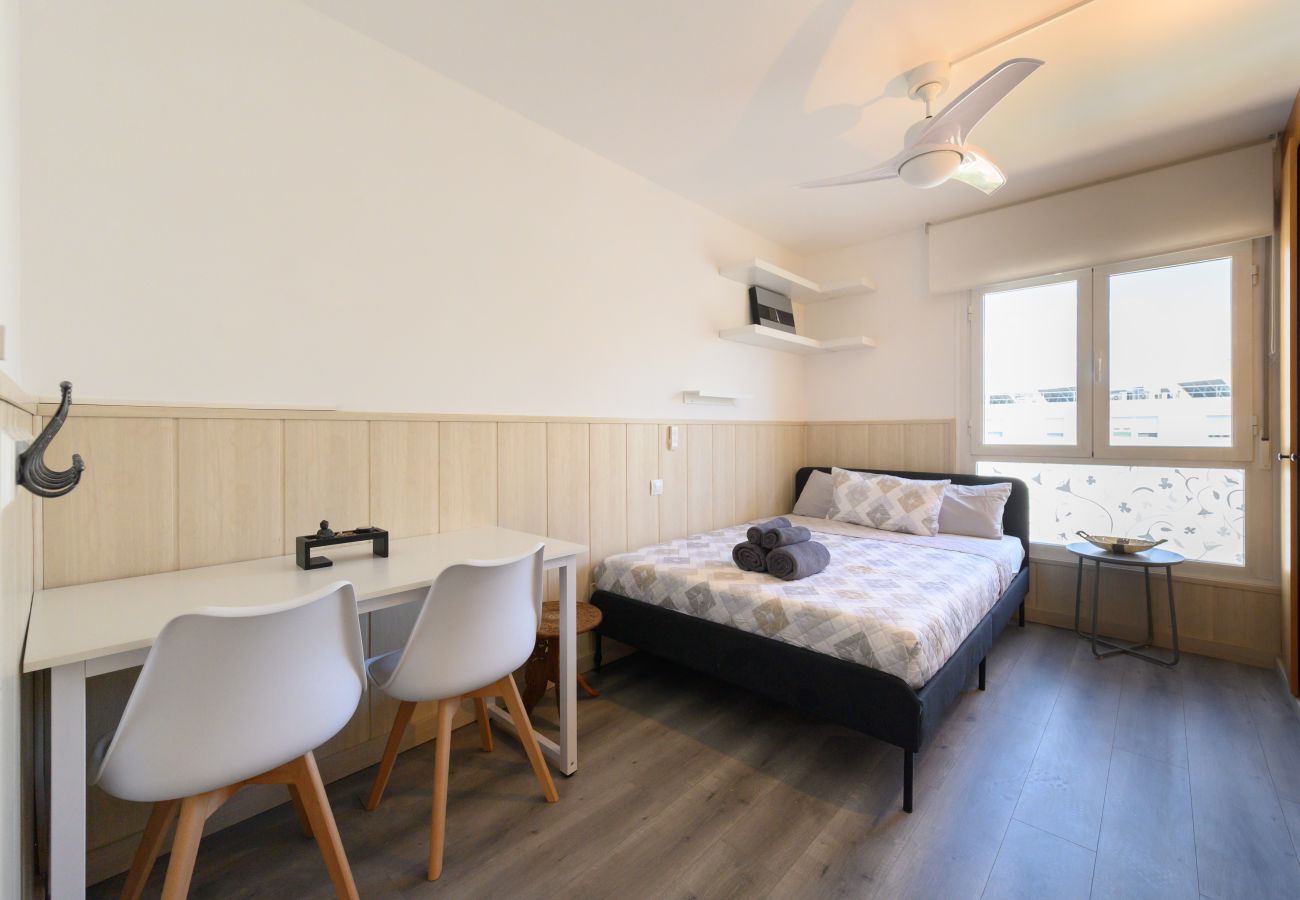Apartamento en Madrid - M (GAV35)Piso Familiar con Terraza y Piscina en Ur
