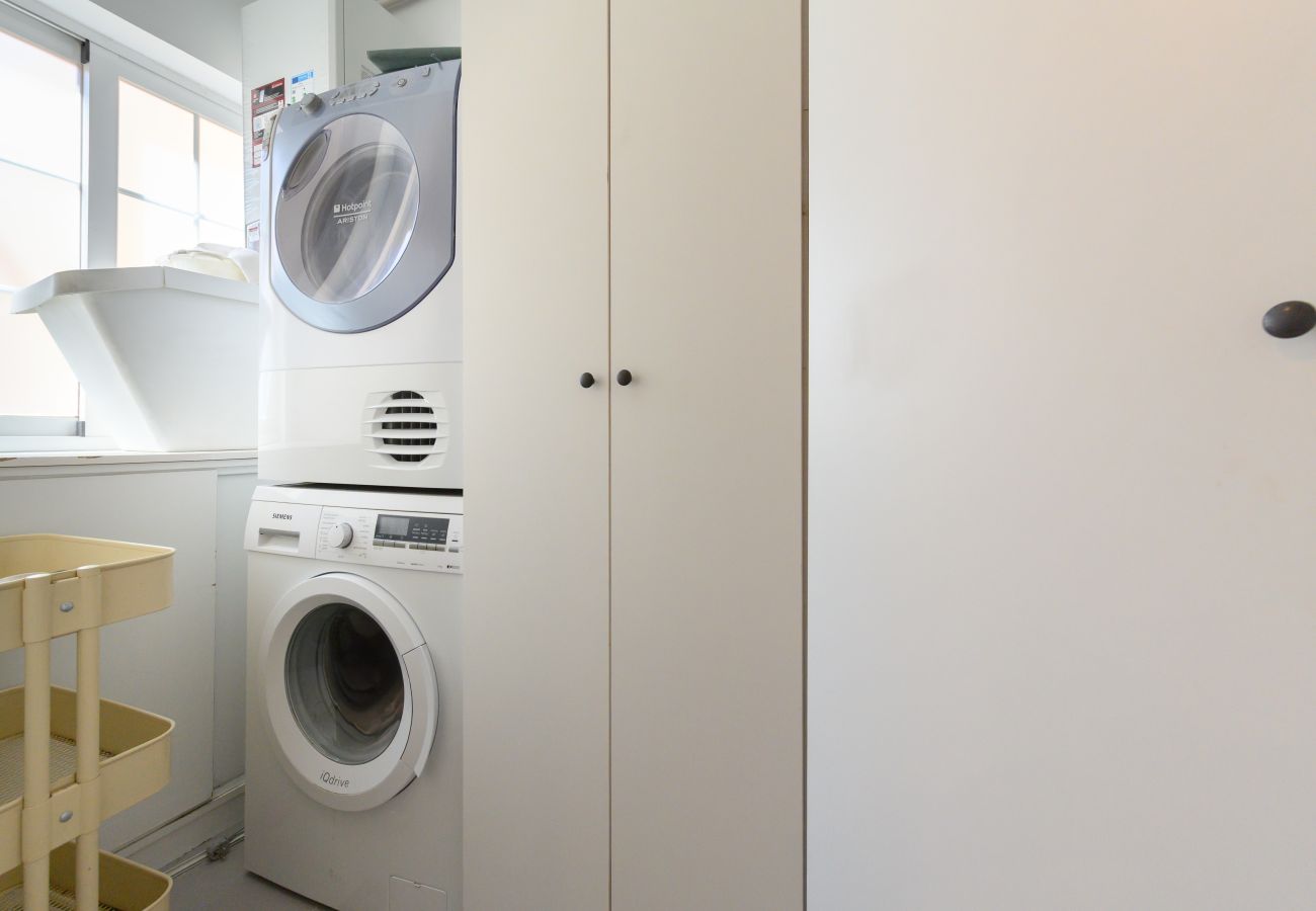 Apartamento en Madrid - M (GAV35)Piso Familiar con Terraza y Piscina en Ur