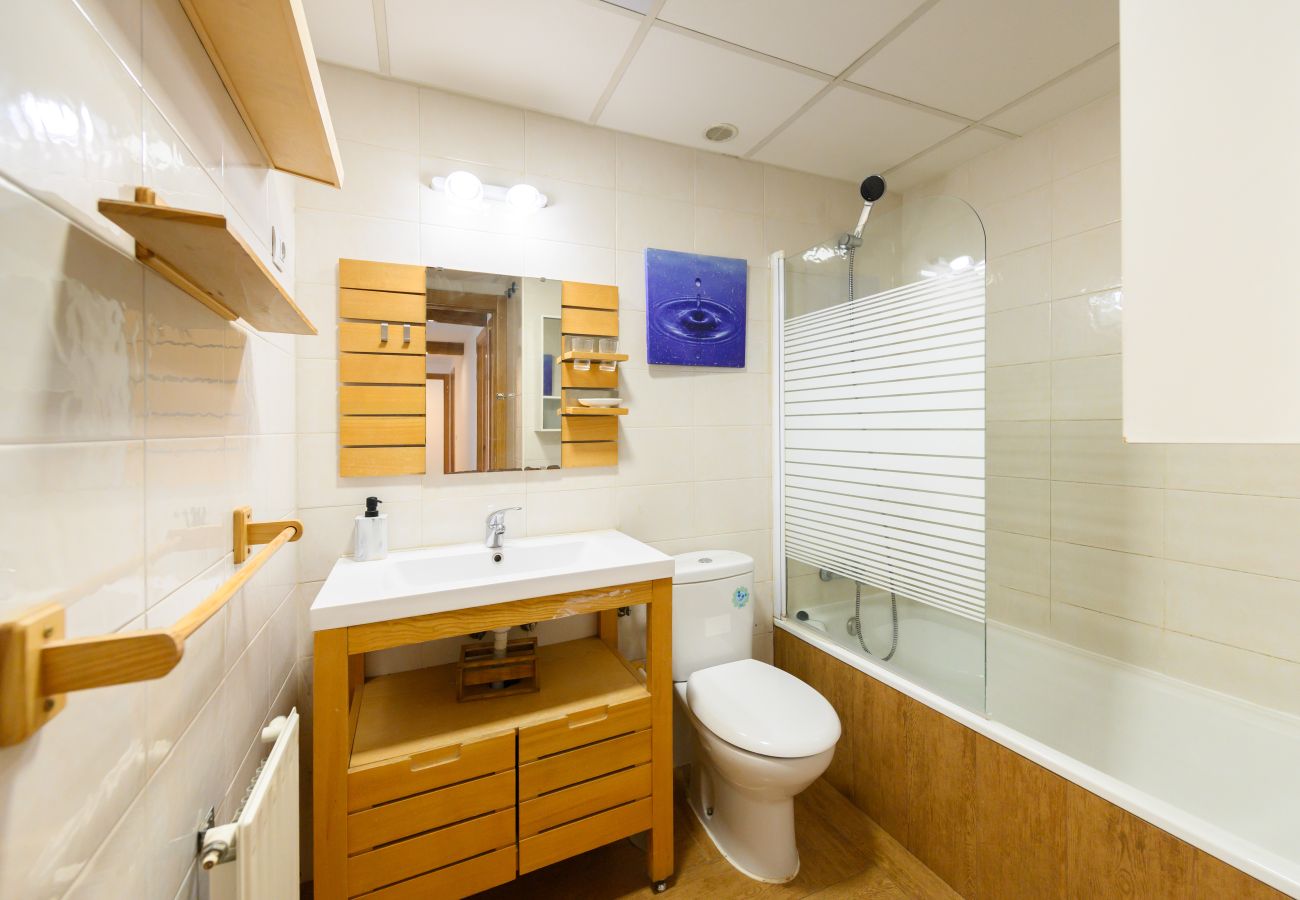 Apartamento en Madrid - M (GAV35)Piso Familiar con Terraza y Piscina en Ur