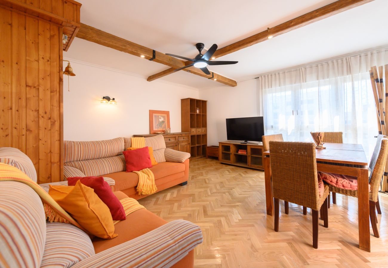 Apartamento en Madrid - M (GAV35)Piso Familiar con Terraza y Piscina en Ur