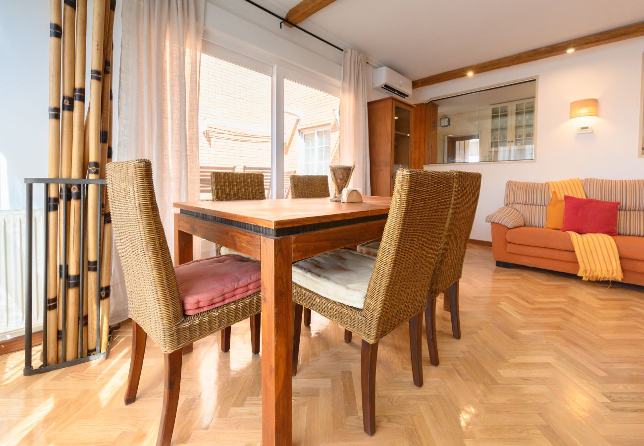 Apartamento en Madrid - M (GAV35)Piso Familiar con Terraza y Piscina en Ur