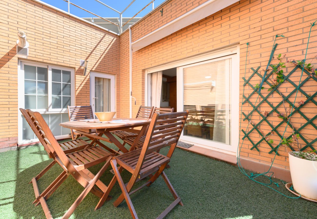 Apartamento en Madrid - M (GAV35)Piso Familiar con Terraza y Piscina en Ur