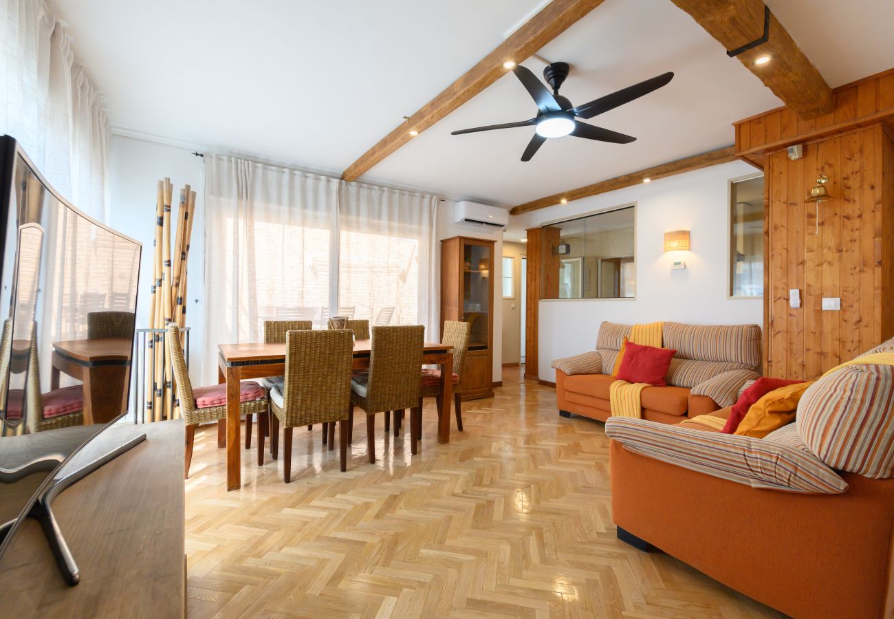Apartamento en Madrid - M (GAV35)Piso Familiar con Terraza y Piscina en Ur