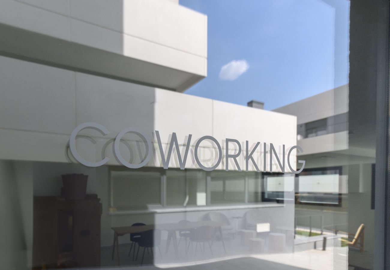 Estudio en San Sebastián de los Reyes - M (FVE54) Estudio con terraza privada y piscina -g