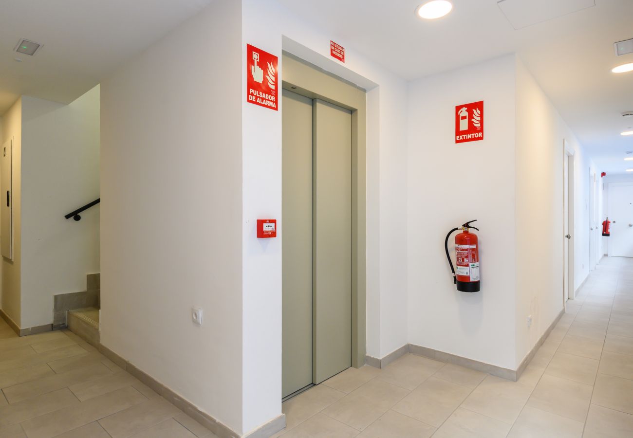 Estudio en San Sebastián de los Reyes - M (FVE54) Estudio con terraza privada y piscina -g