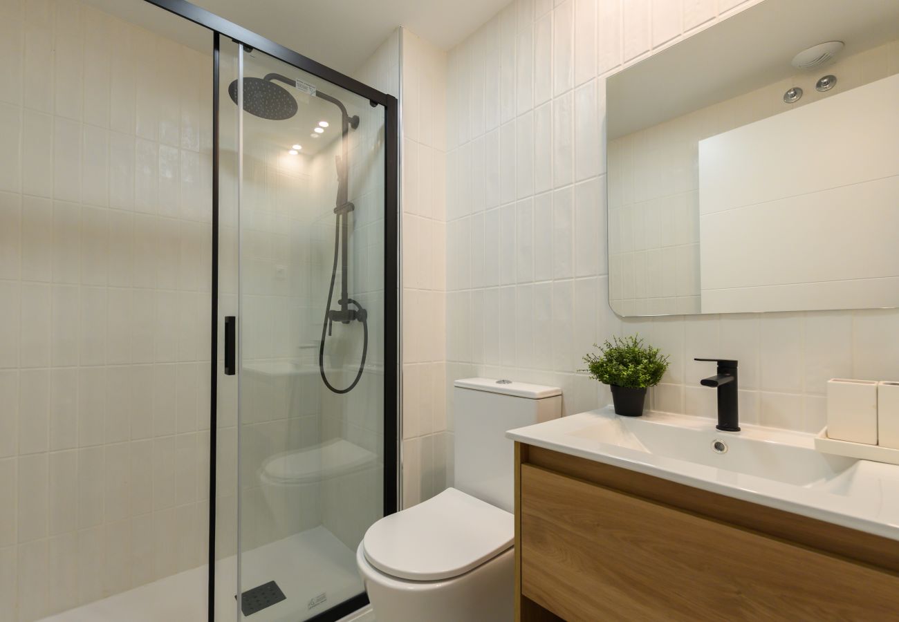 Estudio en San Sebastián de los Reyes - M (FVE54) Estudio con terraza privada y piscina -g