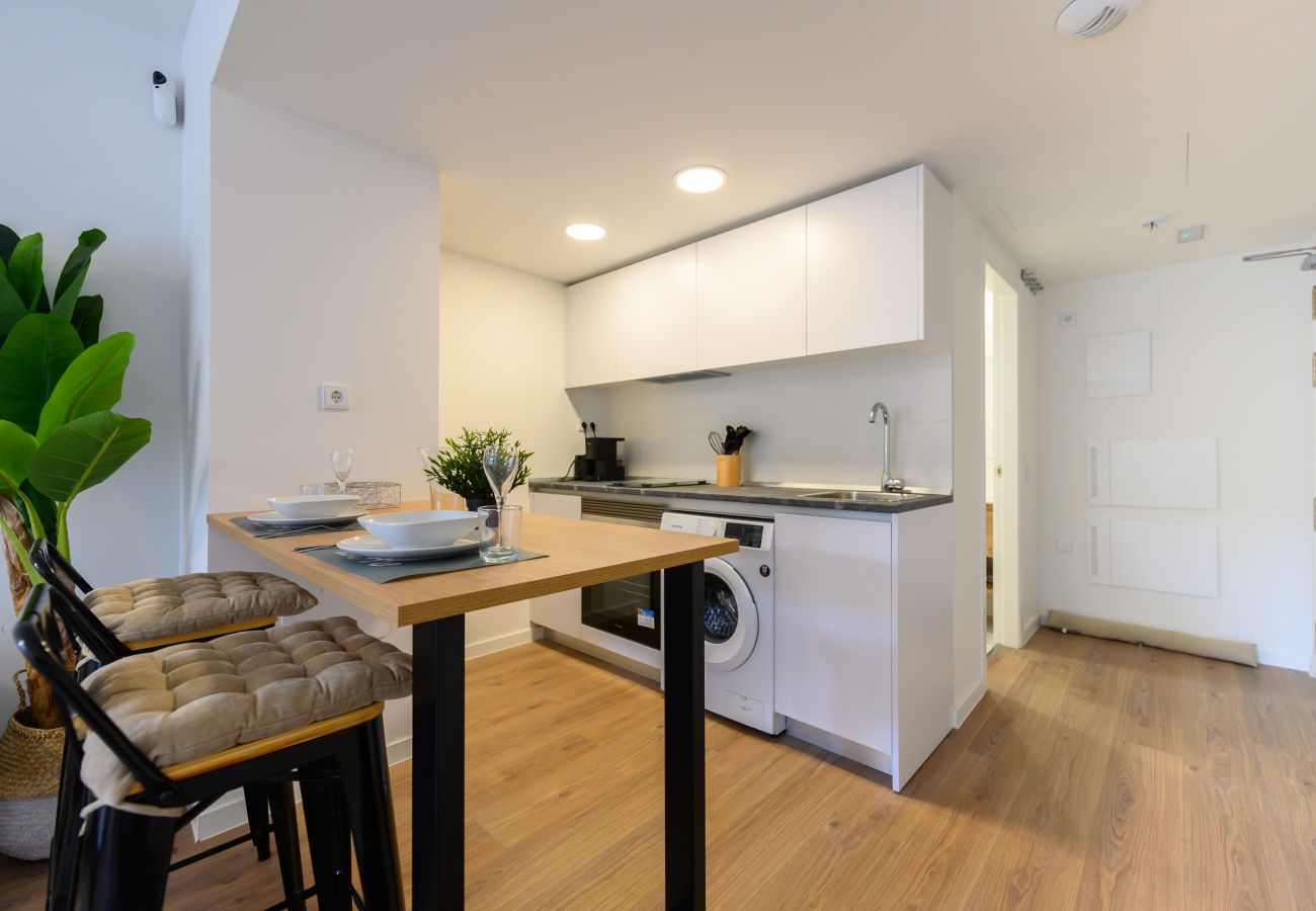 Estudio en San Sebastián de los Reyes - M (FVE54) Estudio con terraza privada y piscina -g