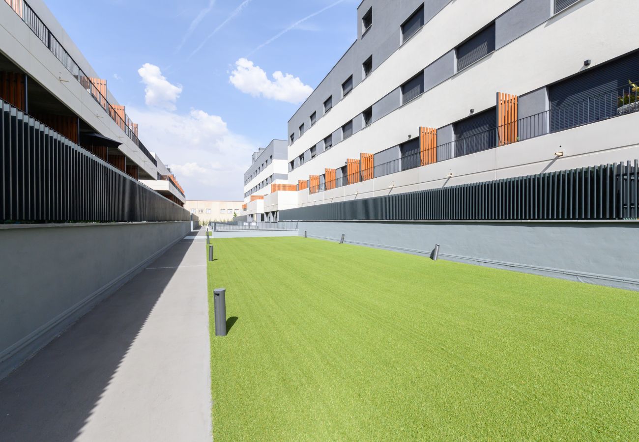 Estudio en San Sebastián de los Reyes - M (FVE54) Estudio con terraza privada y piscina -g
