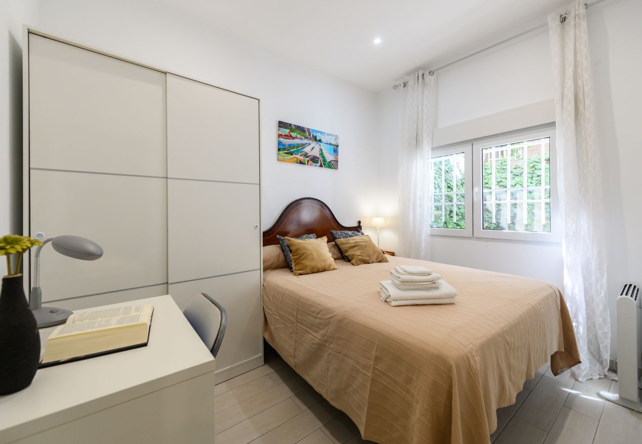 Apartamento en Madrid - M (SFU71) Acogedor Piso con Terraza y Espacios par