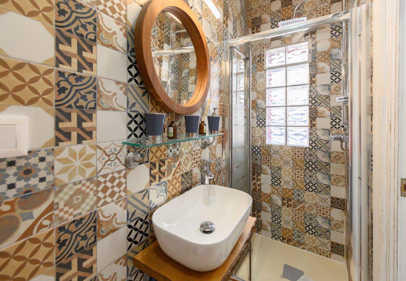 Apartamento en Madrid - M (SFU71) Acogedor Piso con Terraza y Espacios par