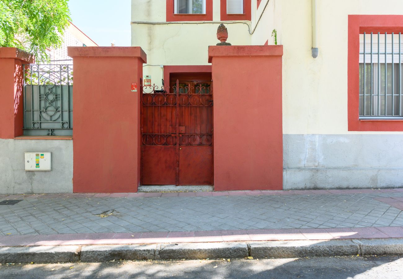 Apartamento en Madrid - M (SFU71) Acogedor Piso con Terraza y Espacios par