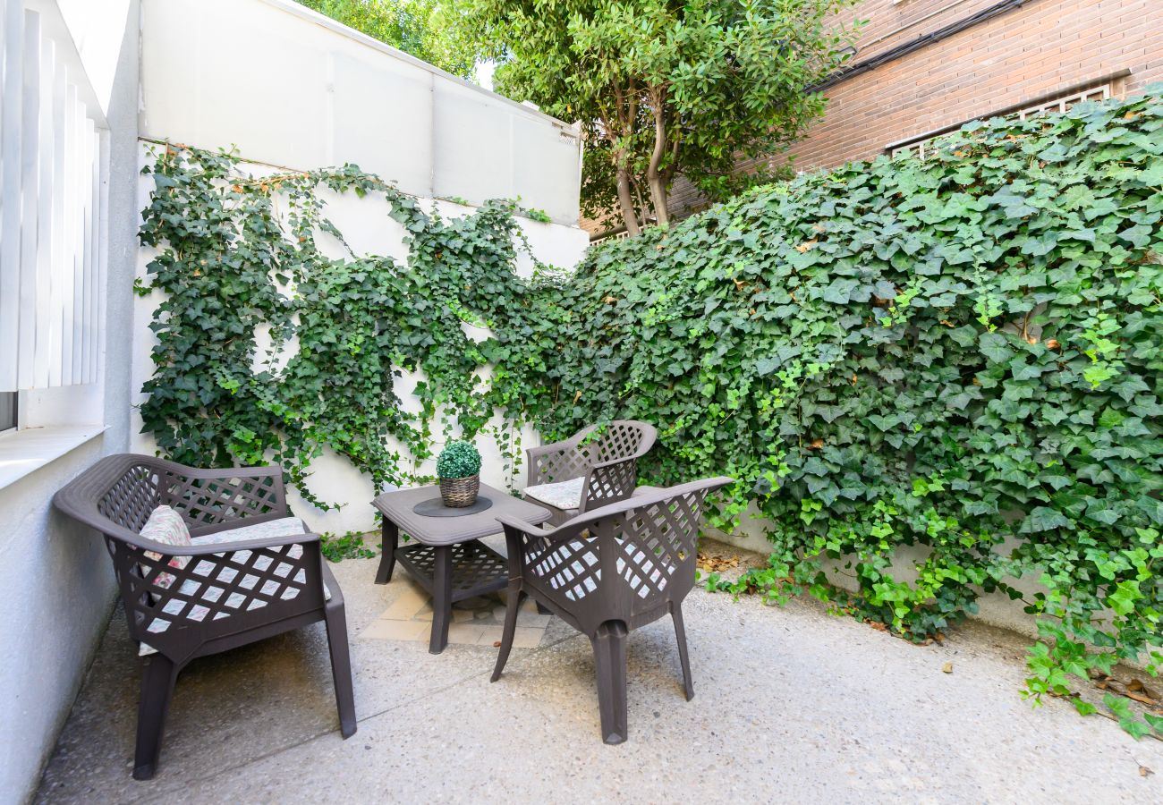 Apartamento en Madrid - M (SFU71) Acogedor Piso con Terraza y Espacios par