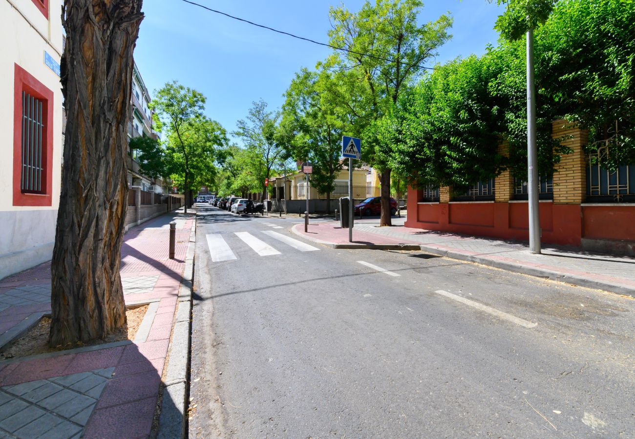 Apartamento en Madrid - M (SFU71) Acogedor Piso con Terraza y Espacios par