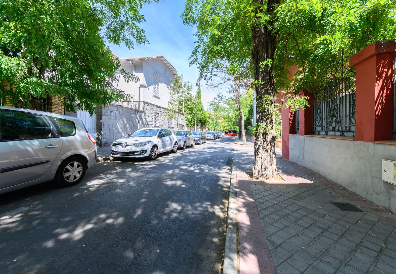 Apartamento en Madrid - M (SFU71) Acogedor Piso con Terraza y Espacios par