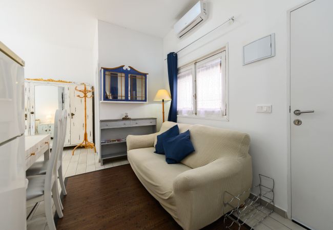 Estudio en Madrid - M (SFU73)Estudio Moderno con Terraza Privada en Ma Estudio en Madrid - M (SFU73)Estudio Moderno con Terraza Privada en Ma