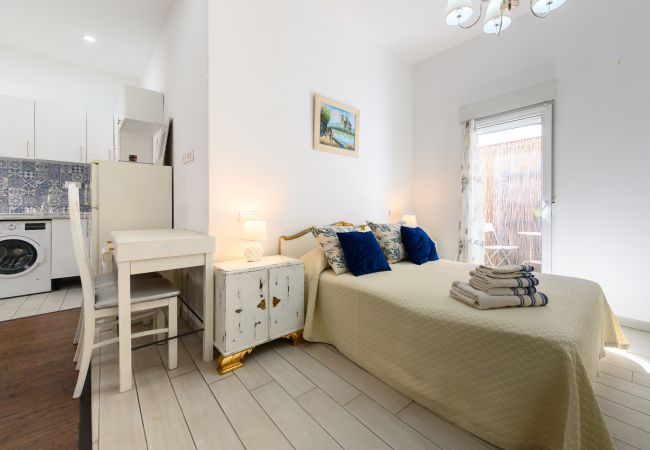 Estudio en Madrid - M (SFU73)Estudio Moderno con Terraza Privada en Ma Estudio en Madrid - M (SFU73)Estudio Moderno con Terraza Privada en Ma