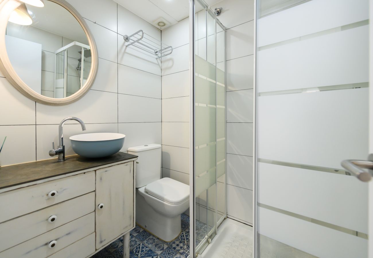 Estudio en Madrid - M (SFU73)Estudio Moderno con Terraza Privada en Ma