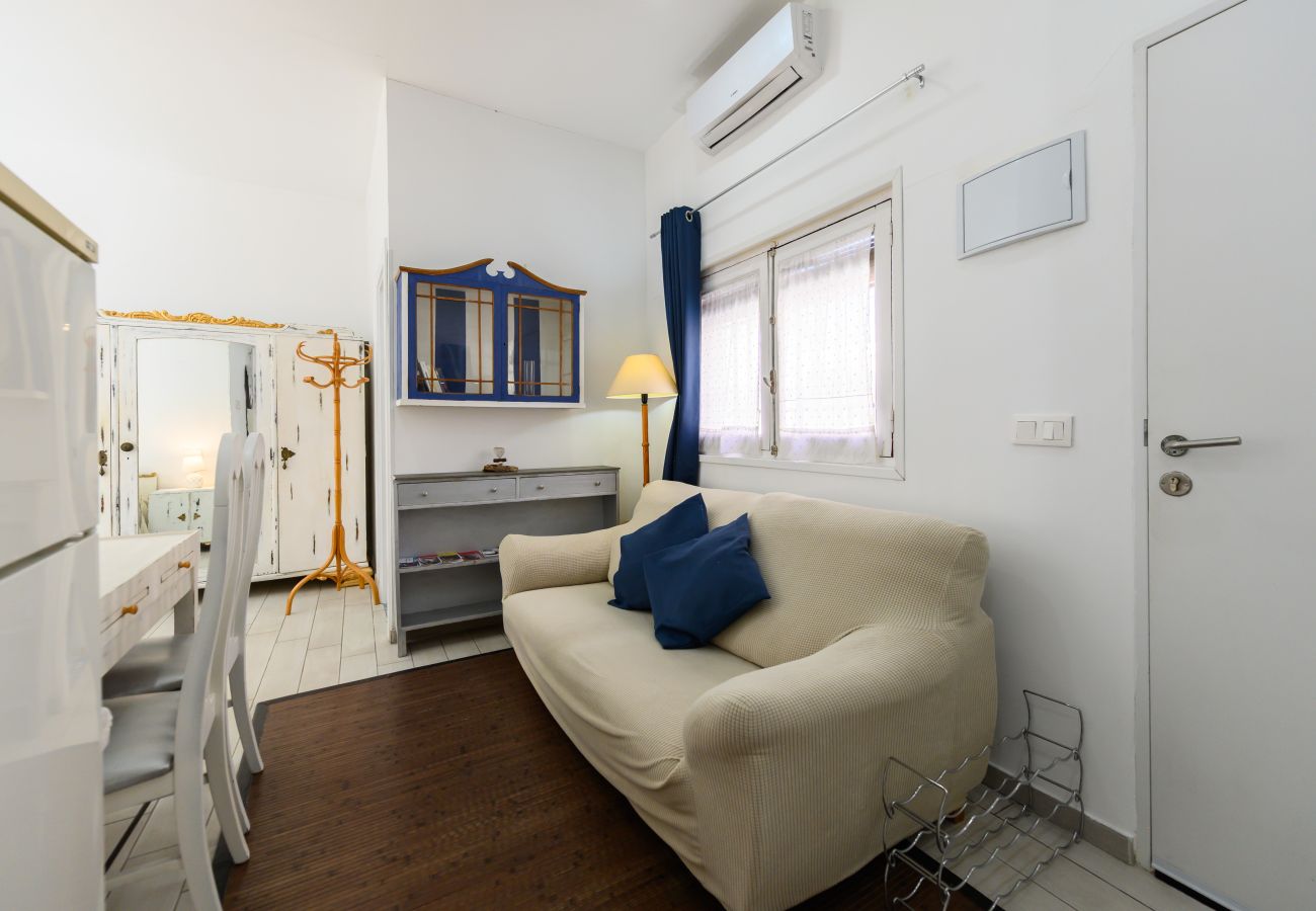 Estudio en Madrid - M (SFU73)Estudio Moderno con Terraza Privada en Ma