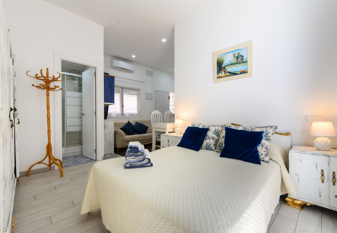 Estudio en Madrid - M (SFU73)Estudio Moderno con Terraza Privada en Ma