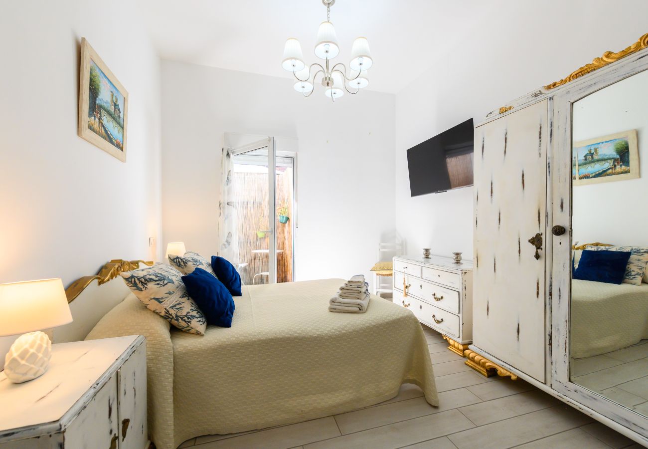 Estudio en Madrid - M (SFU73)Estudio Moderno con Terraza Privada en Ma