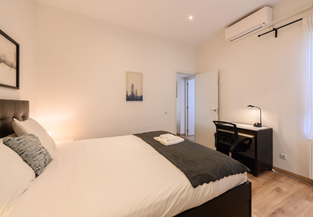 Apartamento en Madrid - M (CAR1012)Apartamento  con 2 dormitorios, 2 baño