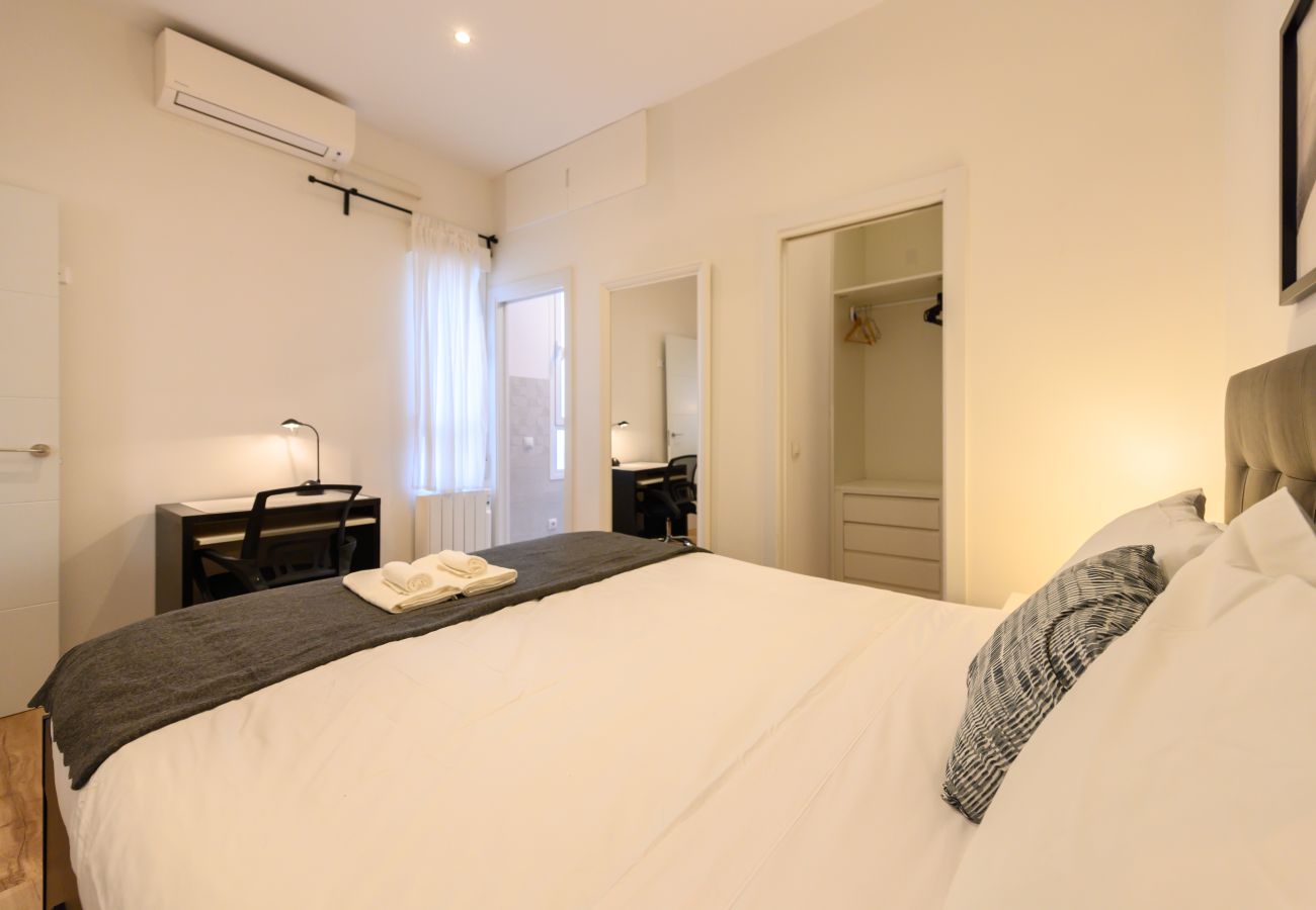 Apartamento en Madrid - M (CAR1012)Apartamento  con 2 dormitorios, 2 baño