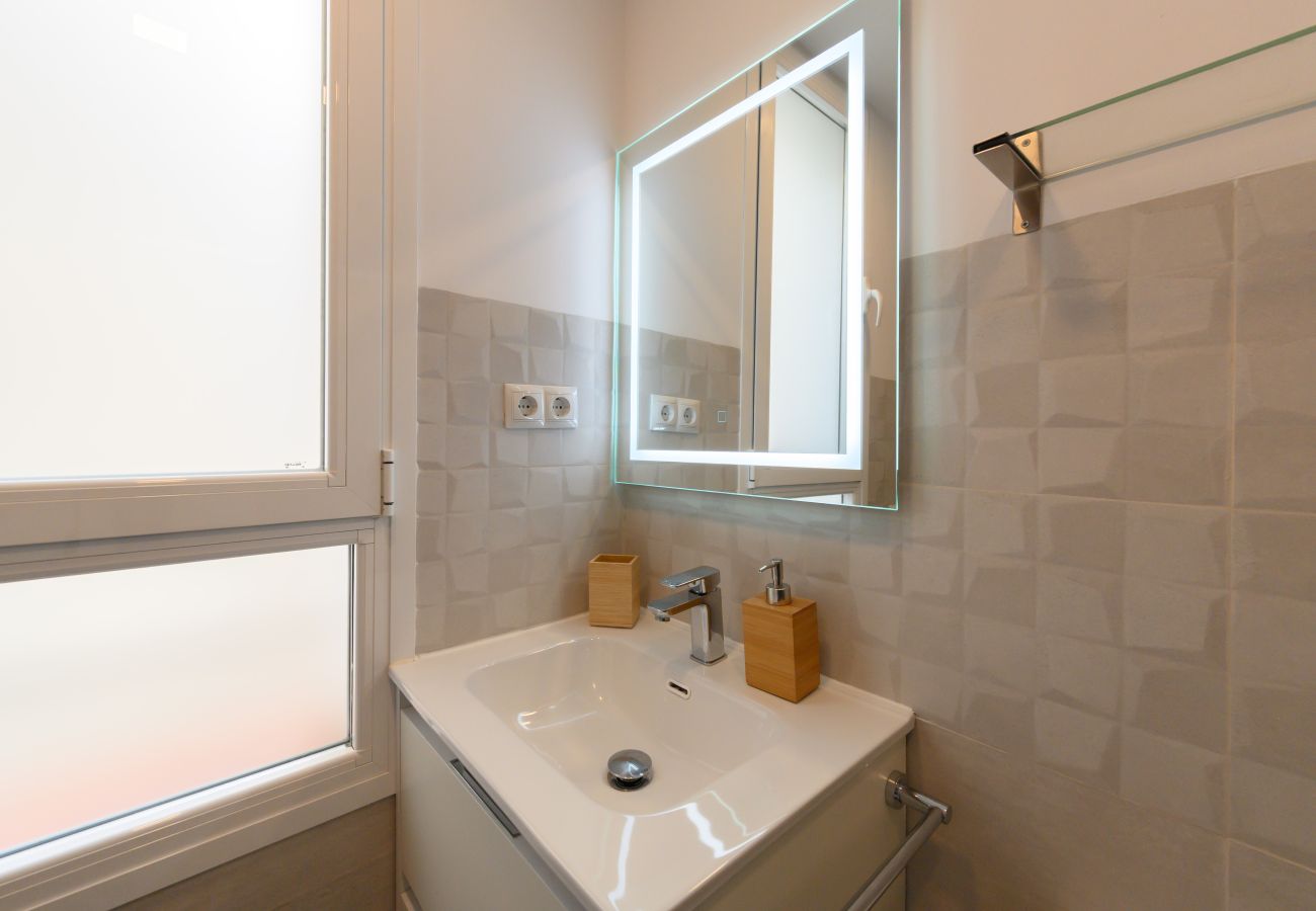 Apartamento en Madrid - M (CAR1012)Apartamento  con 2 dormitorios, 2 baño