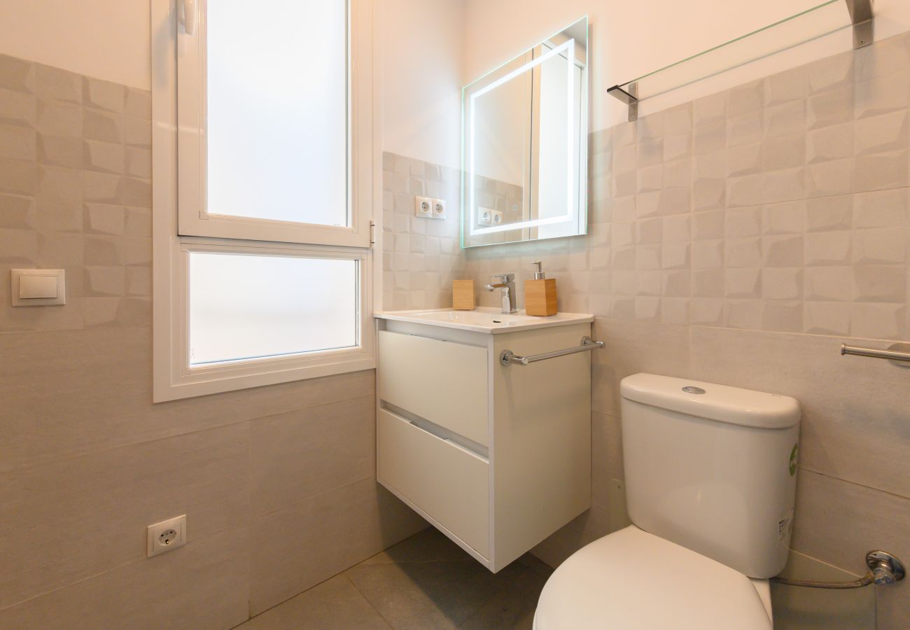 Apartamento en Madrid - M (CAR1012)Apartamento  con 2 dormitorios, 2 baño