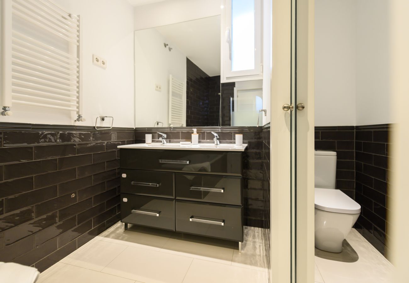 Apartamento en Madrid - M (FER54D)Luminoso piso de 2 dormitorios con balco