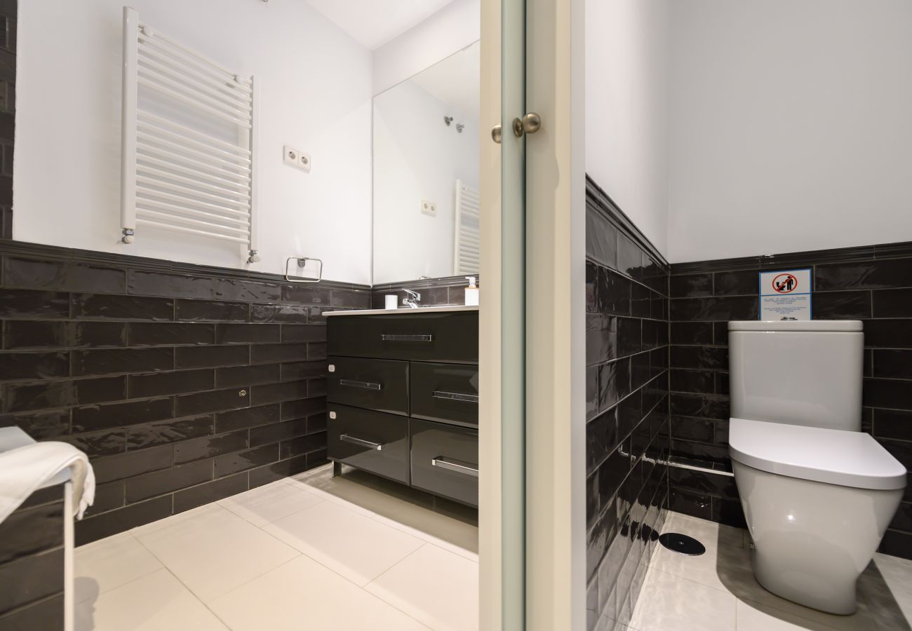 Apartamento en Madrid - M (FER54D)Luminoso piso de 2 dormitorios con balco