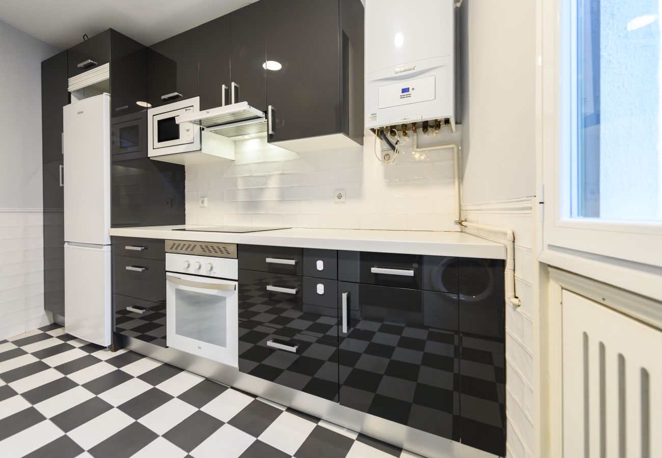 Apartamento en Madrid - M (FER54D)Luminoso piso de 2 dormitorios con balco