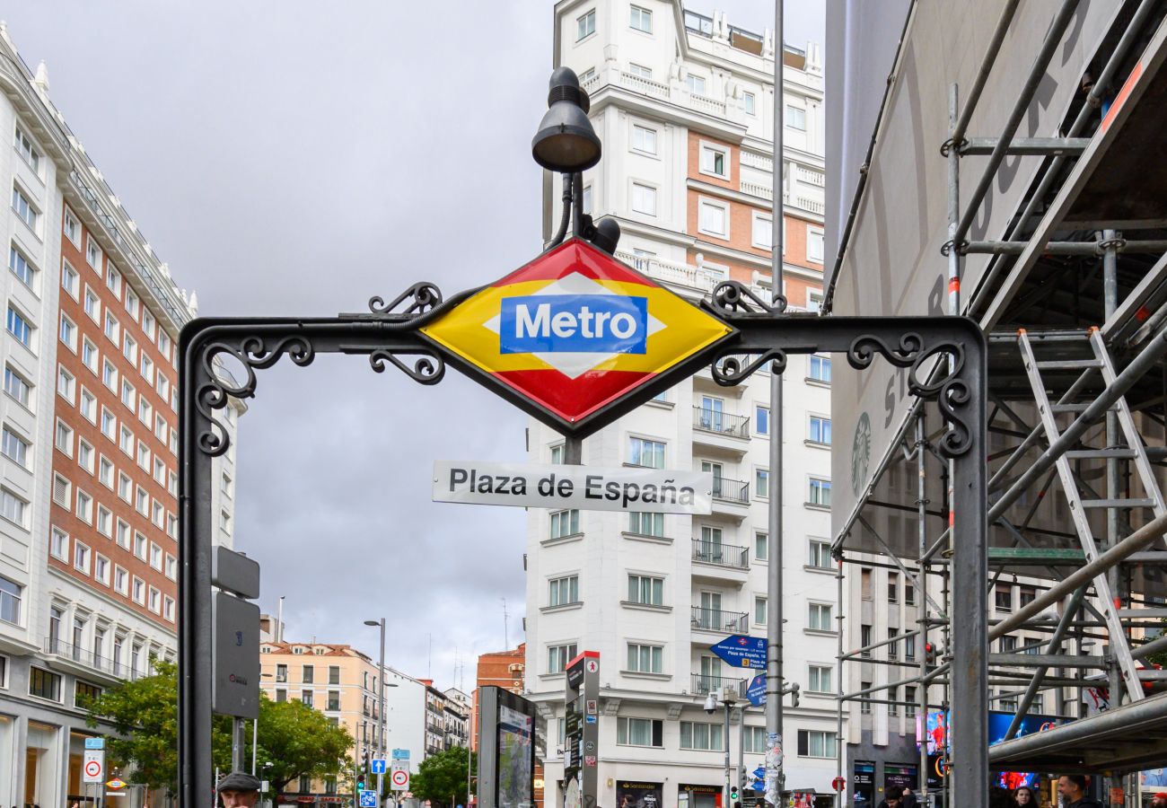 Apartamento en Madrid - M (FER54D)Luminoso piso de 2 dormitorios con balco