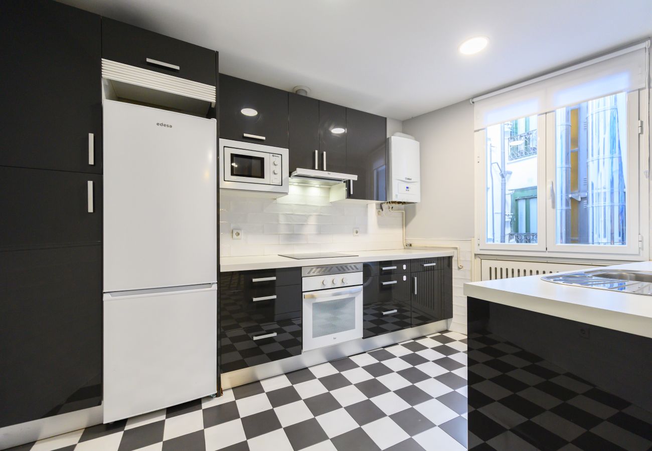 Apartamento en Madrid - M (FER54D)Luminoso piso de 2 dormitorios con balco