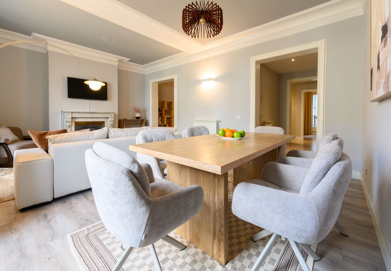 Apartamento en Madrid - M (FER54D)Luminoso piso de 2 dormitorios con balco