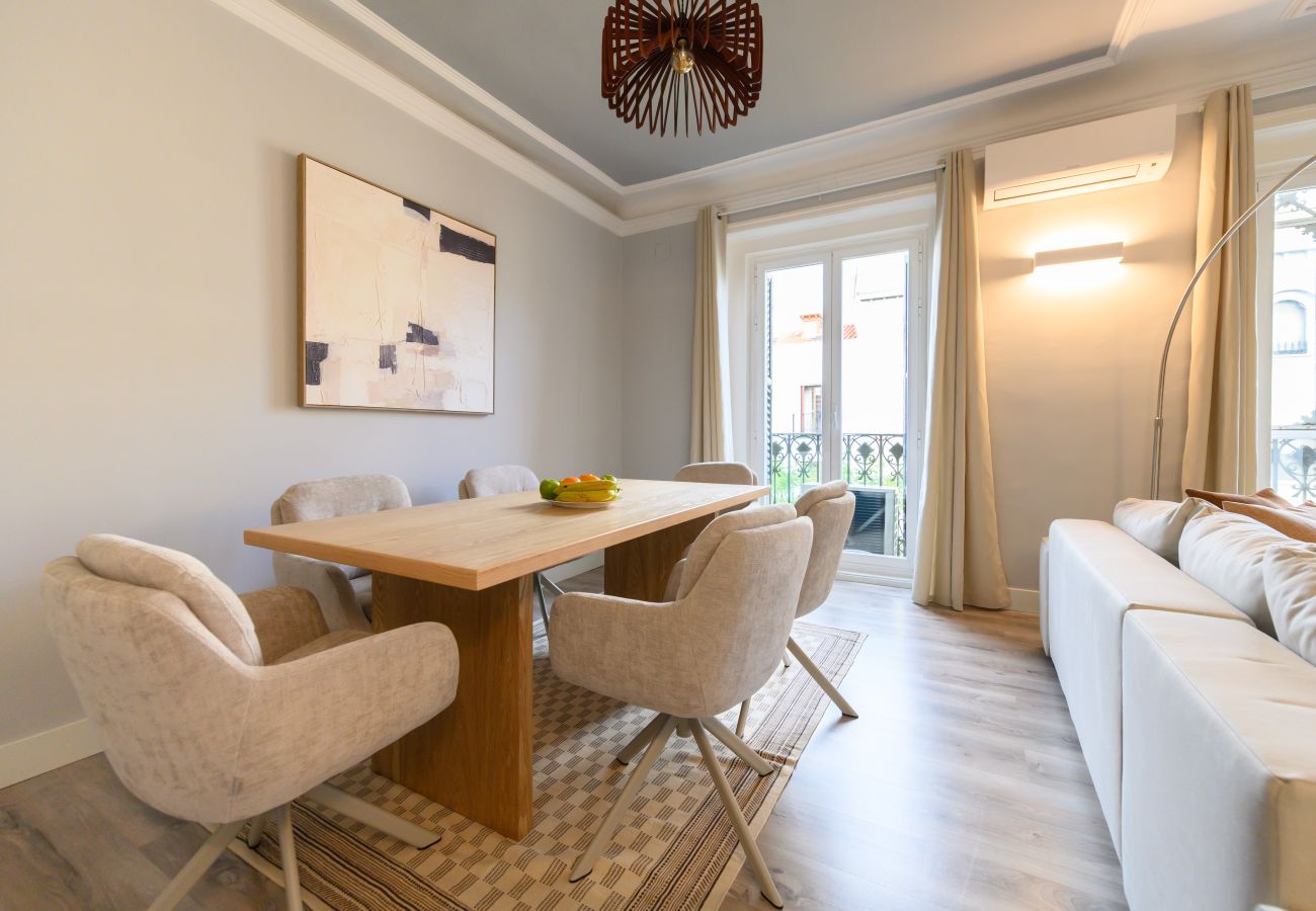 Apartamento en Madrid - M (FER54D)Luminoso piso de 2 dormitorios con balco