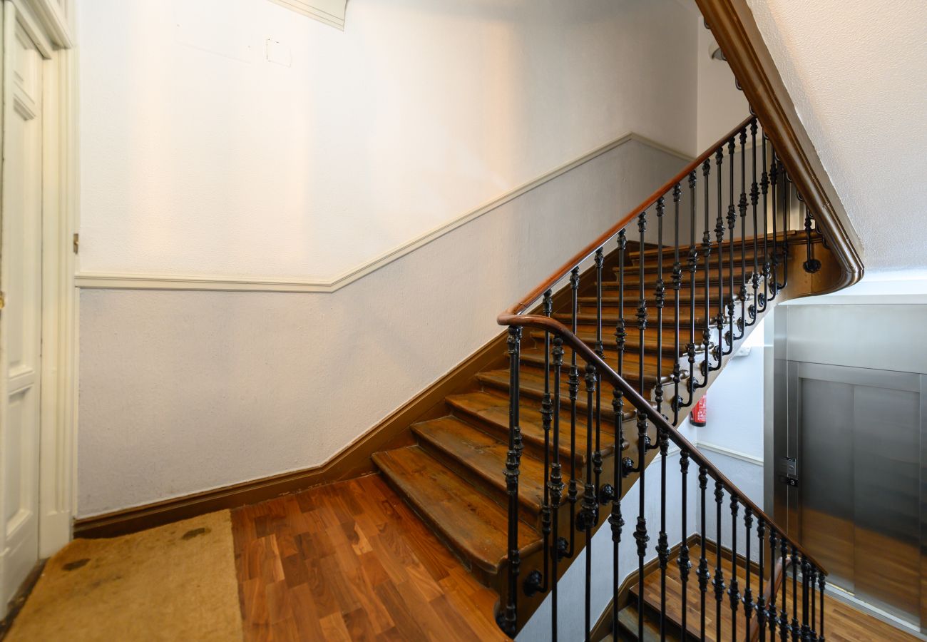 Apartamento en Madrid - M (FER54D)Luminoso piso de 2 dormitorios con balco