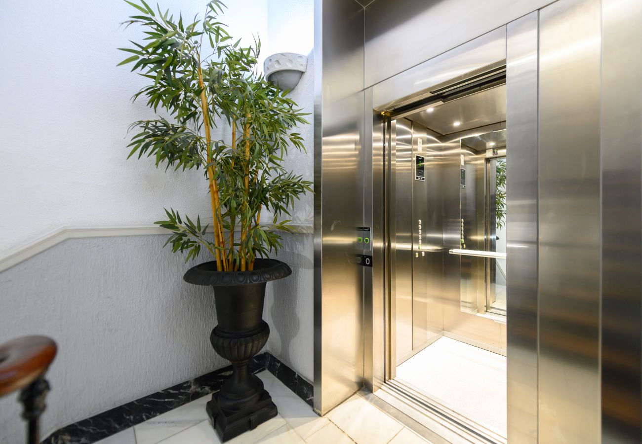 Apartamento en Madrid - M (FER54D)Luminoso piso de 2 dormitorios con balco