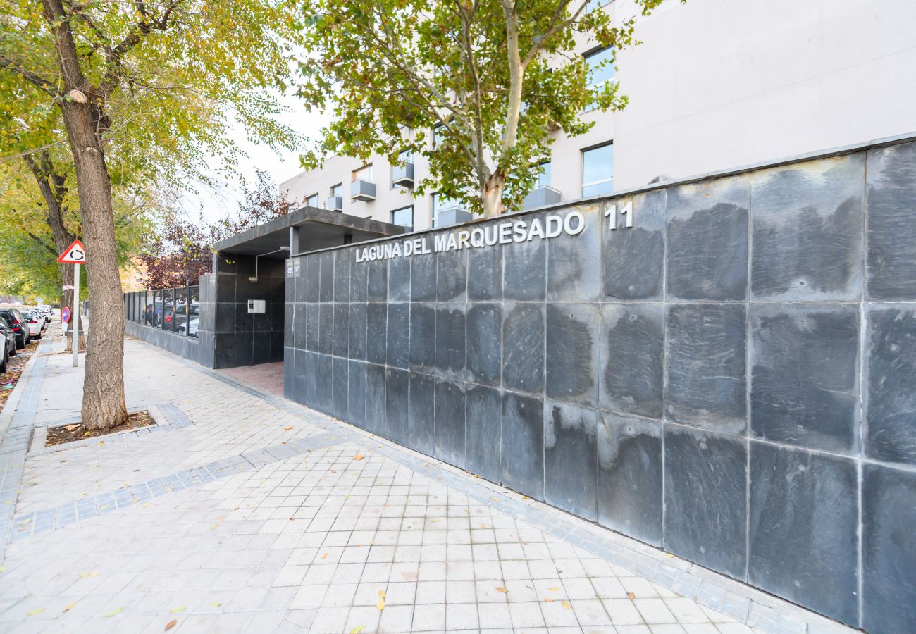 Apartamento en Madrid - M (LDM11034) Acogedor Dúplex con Cocina Abierta y