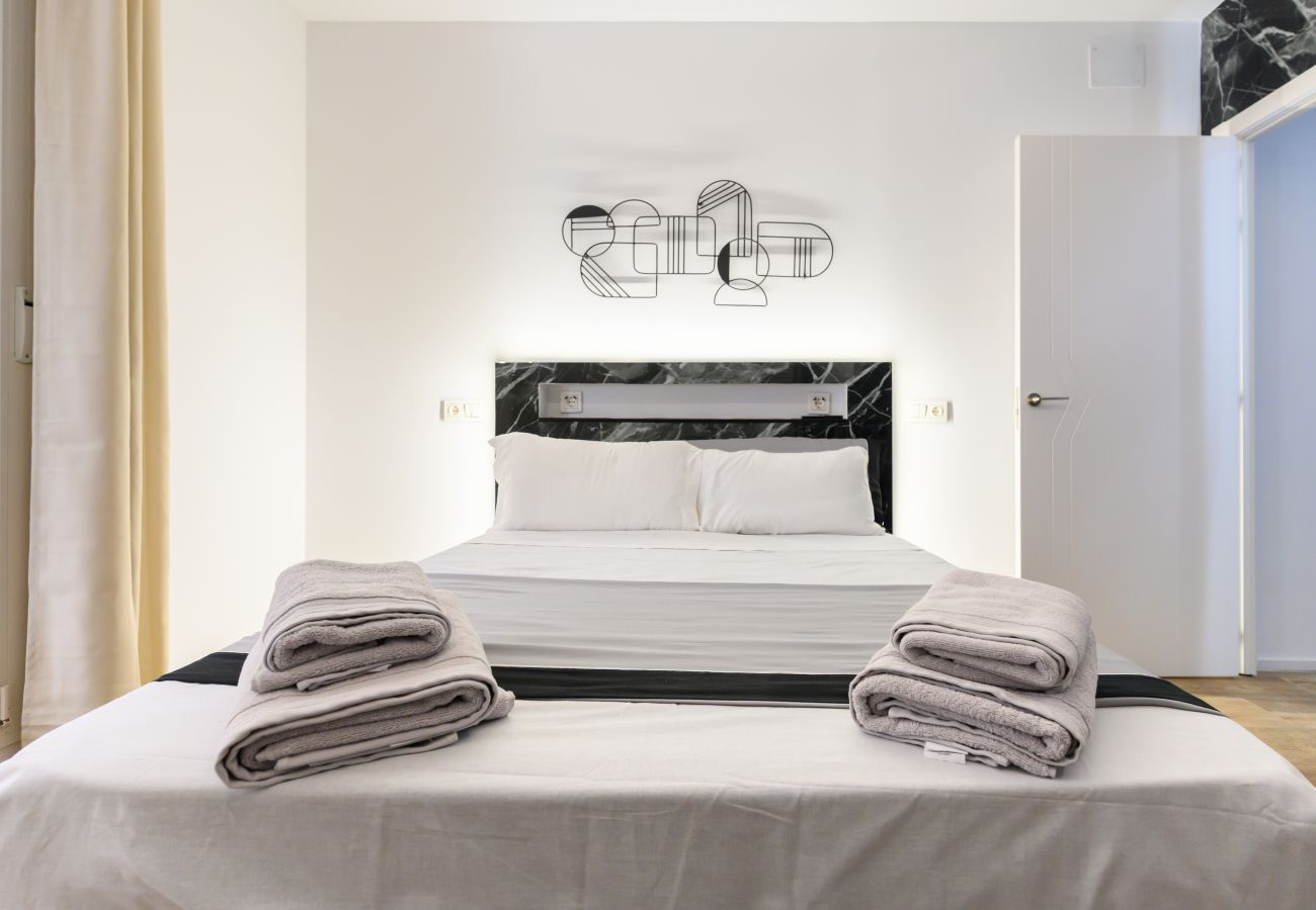 Apartamento en Madrid - M (SCSD14) Amplio piso exterior de 2 dormitorios e