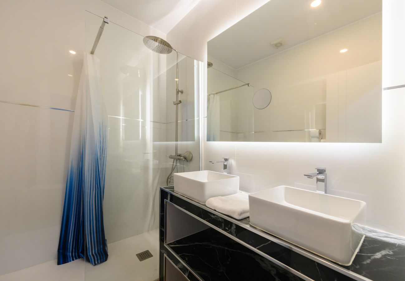 Apartamento en Madrid - M (SCSD14) Amplio piso exterior de 2 dormitorios e