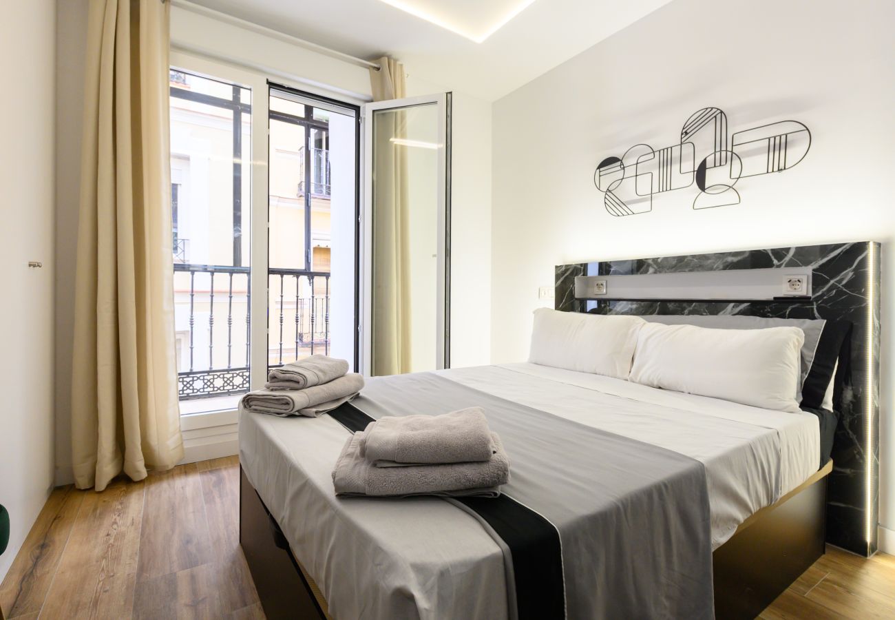 Apartamento en Madrid - M (SCSD14) Amplio piso exterior de 2 dormitorios e