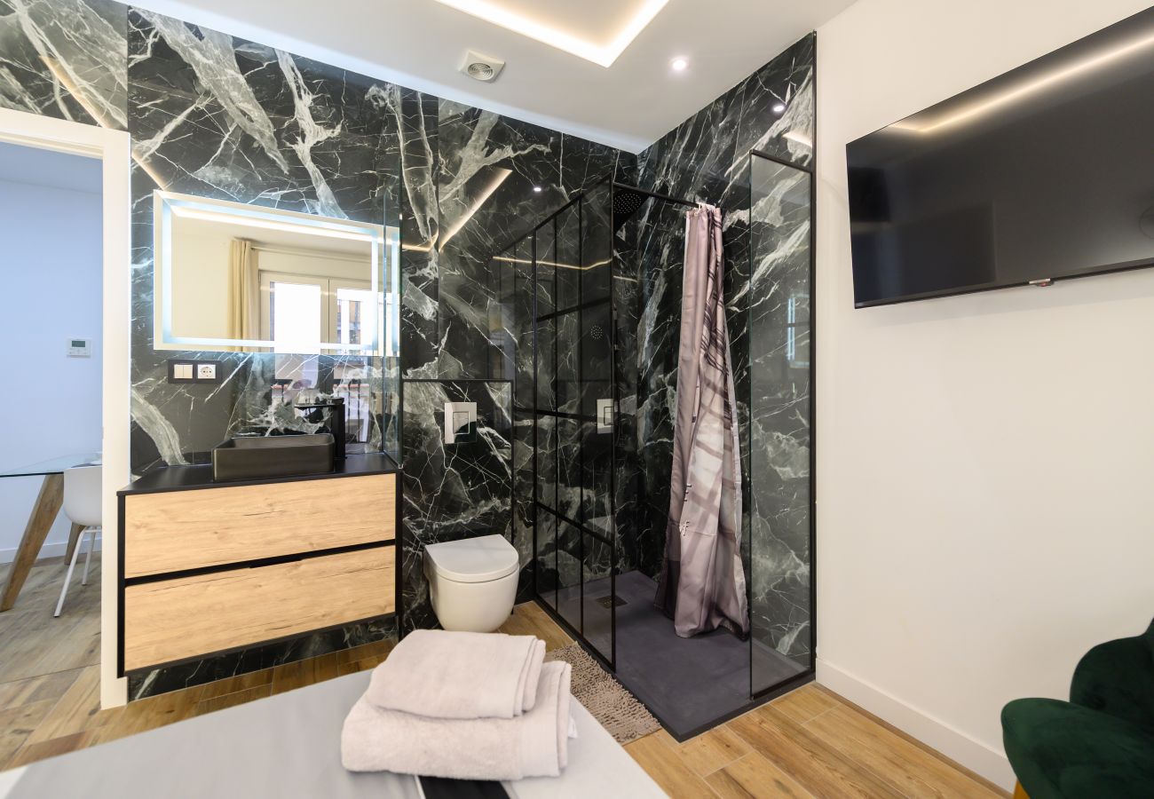 Apartamento en Madrid - M (SCSD14) Amplio piso exterior de 2 dormitorios e