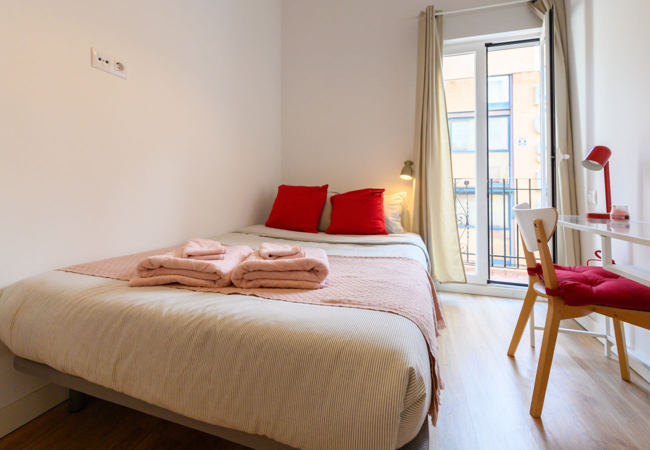 Apartamento en Madrid - M (PDD82B) Piso de 3 dormitorios con balcón y toda